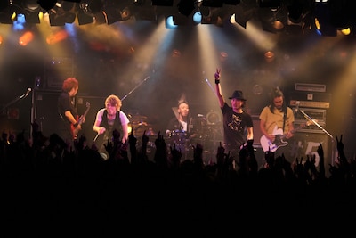 写真はゴールデンウィークに行われた自主企画ライブ「FLOW THE PARTY 2010」の模様。
