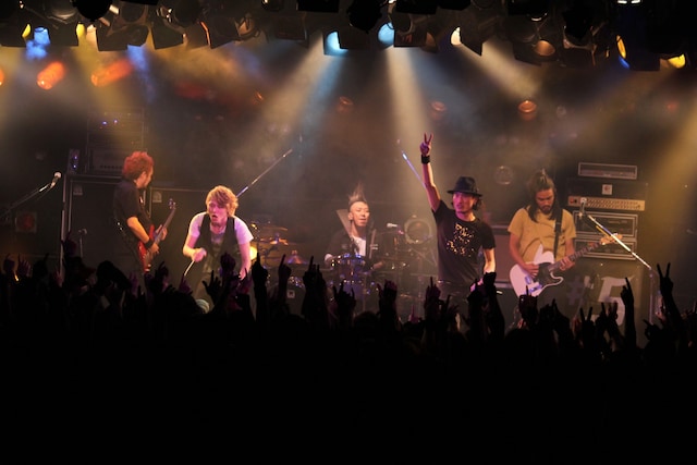 写真はゴールデンウィークに行われた自主企画ライブ「FLOW THE PARTY 2010」の模様。