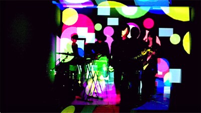 golfは2009年よりApple Store, Ginzaほかでエレクトリックイベント「Swing」を定期的に開催中。ビジュアルプログラマー栗原パンダとともに、光と音の視覚的感応による実験的試みを行っている。