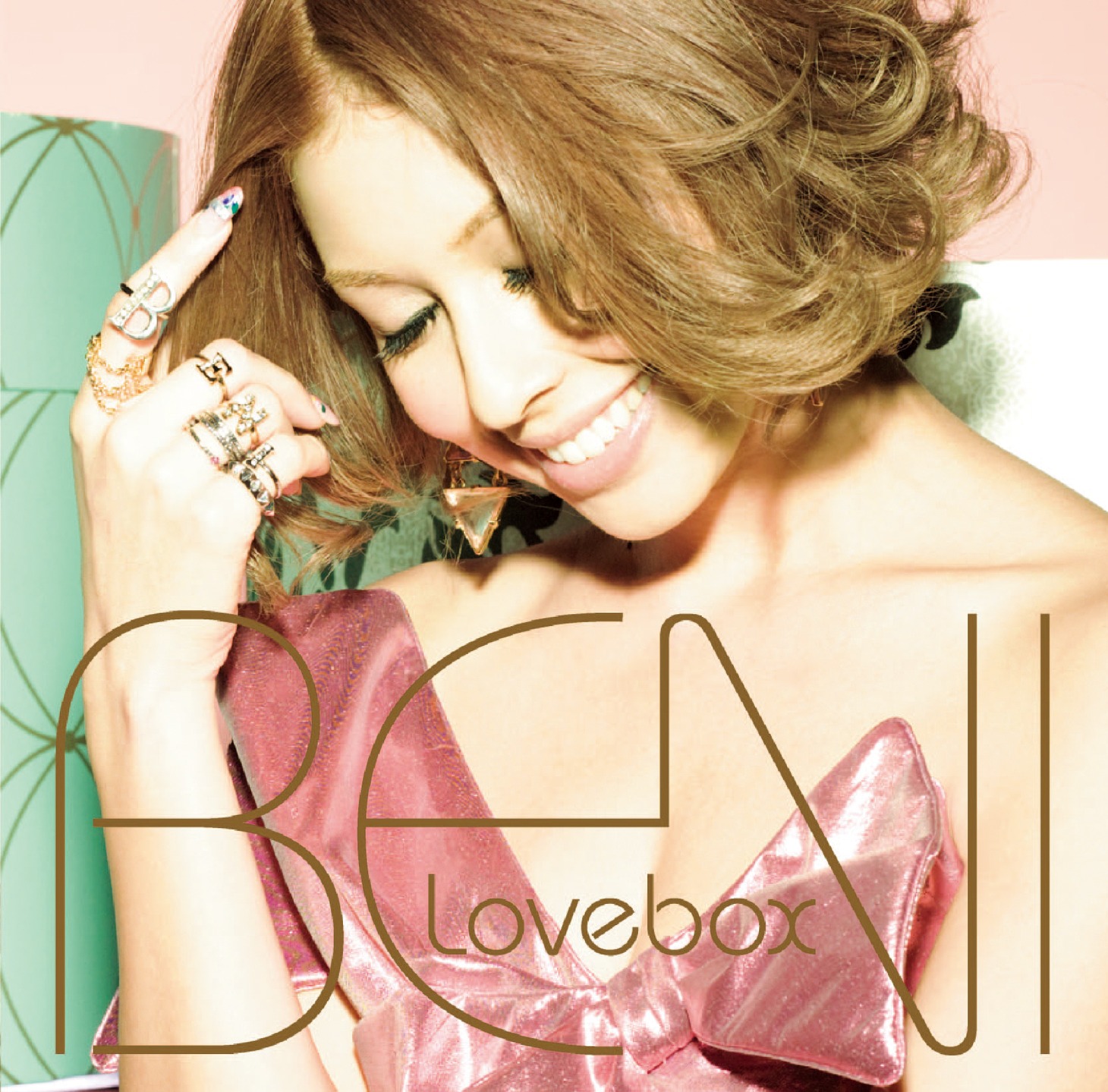 「Lovebox」通常盤ジャケット。