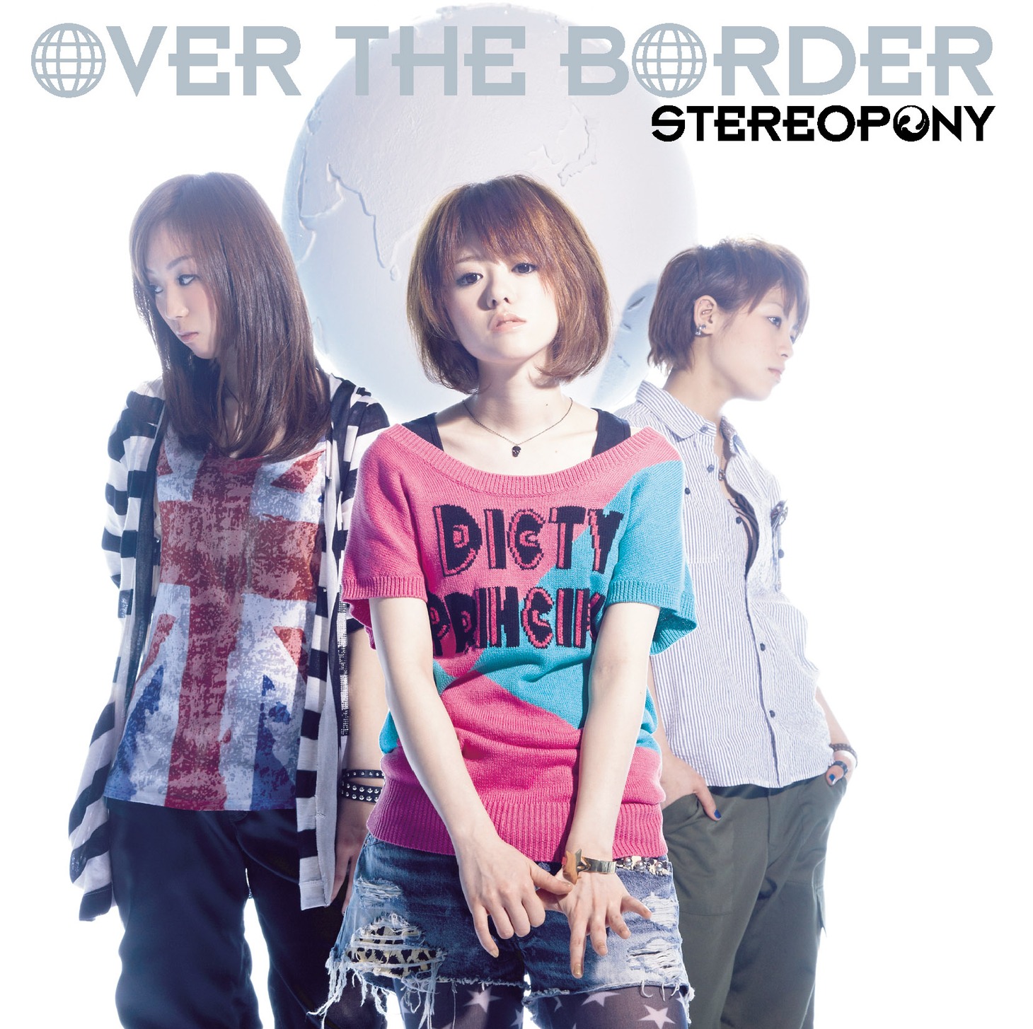 「OVER THE BORDER」通常盤ジャケット。