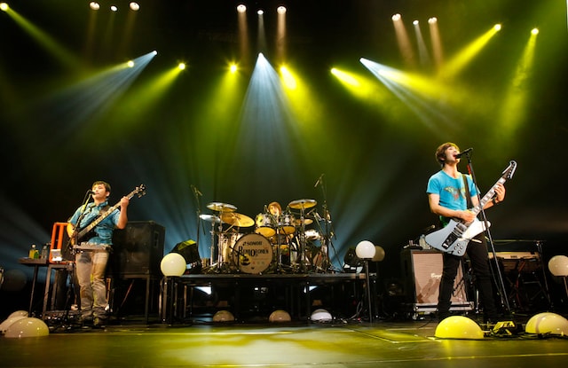 レミオロメンは5月13日の地元・山梨県立県民文化ホール公演から全国ツアー「レミオロメン 10th Anniversary TOUR 2010 “花鳥風月”」をスタート。「アサヒスーパードライ スリムボトル」 CMソングとしてオンエア中の新曲も披露した。