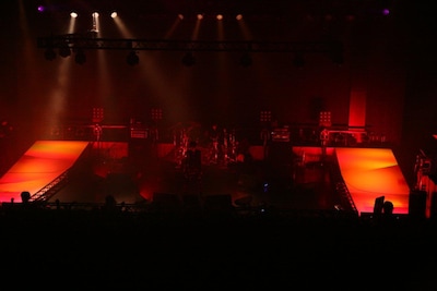 明日5月19日に大阪・なんばHatch公演を開催し、以降もライブを控えているacid android。7月13日には4年2カ月ぶりのオリジナルアルバム「13:day:dream」をリリースする。