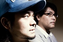 堀込泰行（写真手前）と堀込高樹（奥）、2人あわせてキリンジだ。