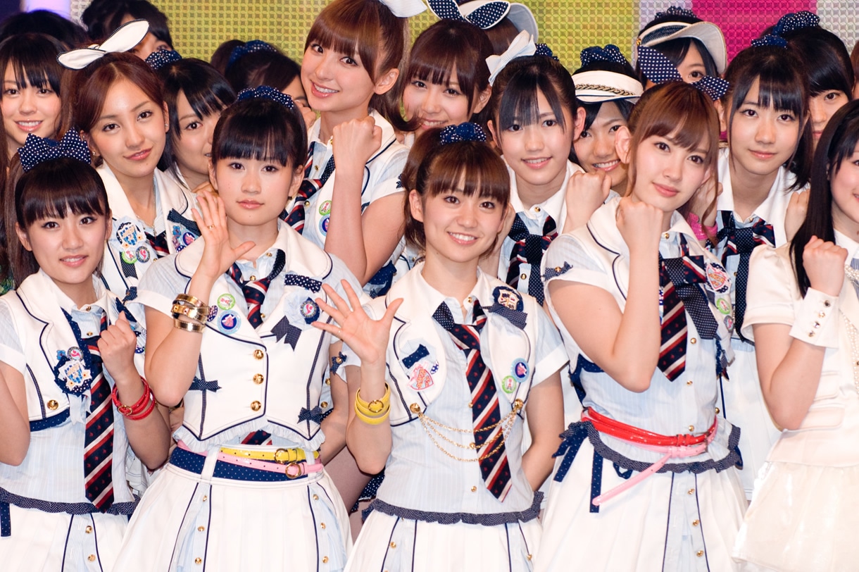 AKB48は選抜メンバー16人（松井珠理奈、宮崎美穂に代わり仁藤萌乃、小野恵令奈が参加）が出演し、5月26日リリースの新曲「ポニーテールとシュシュ」を披露。