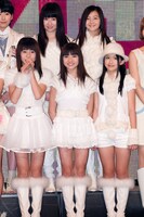 東京女子流は5月19日リリースの2ndシングル「おんなじキモチ」を披露。