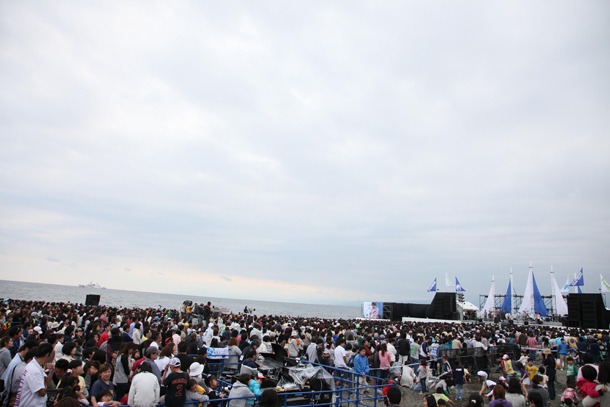 一足早い夏を満喫した3万人のTUBEファン。