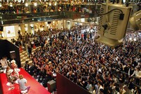 6000人が集結した会場の様子。