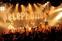 大先輩を迎えたせいか、いつも以上に真摯な姿勢を前面に押し出したステージを繰り広げたthe telephones。ニューアルバムにも期待が高まる。