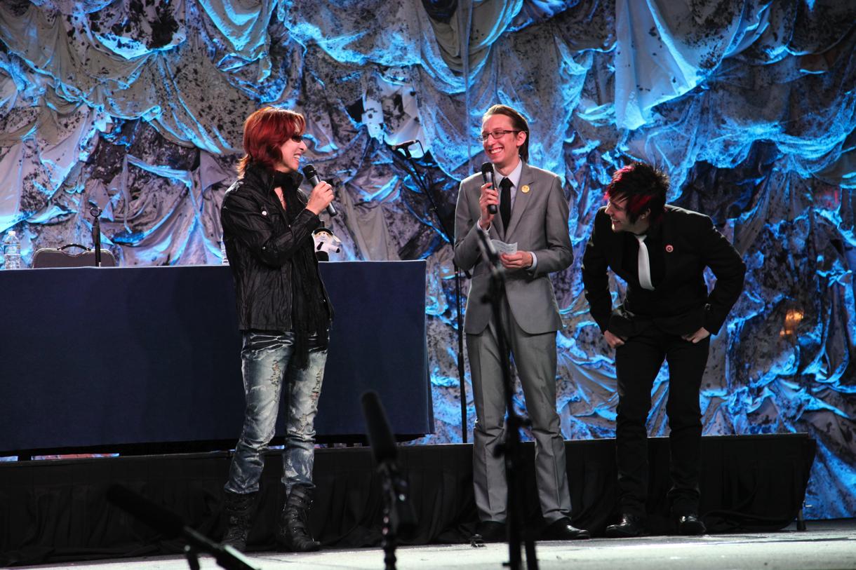 会見でロラパルーザ出演について訊かれたYOSHIKIは、「とても光栄です。でもぶちかまします！」とコメント。