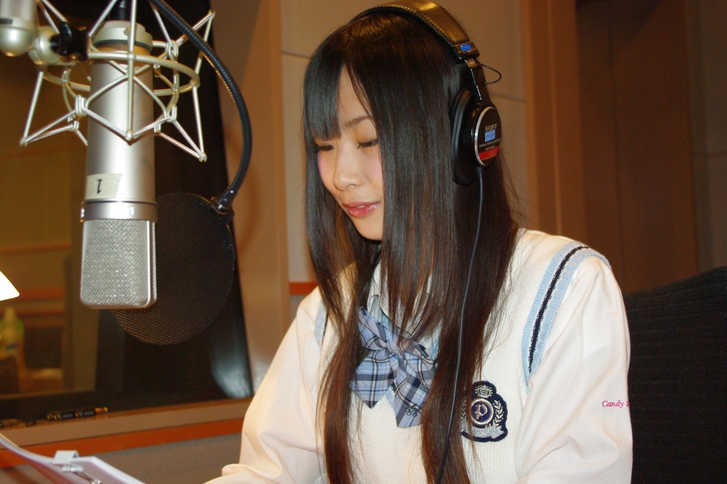 アフレコの様子。(C)SKE48/写真提供：SKE48運営事務局