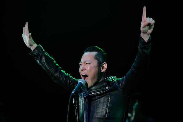 熱唱する破壊（photo by Toshikazu Oguruma）。