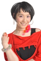 今年で31歳になり、すっかり洗練された大人の女性としての魅力を感じさせる篠原ともえ。