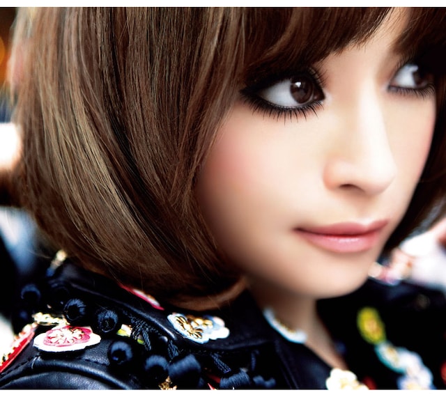 ayuの楽曲が「ゼスプリ キウイ」のCMソングに起用されるのは、2006年の「BLUE BIRD」、2007年の「glitter」に続き今回が3作目。