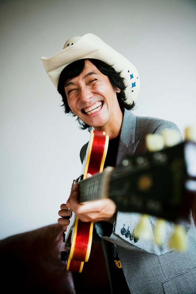 SKYFISH、HEART BOMBと特別ユニットを結成し“エレクトロガレージパンク”という新たなジャンルに挑戦するウルフルケイスケ。