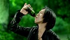 氷室京介、10年ぶりCM出演で“爽やかな疾走感”を熱演