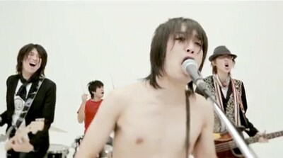 このビデオクリップは5月27日よりスペースシャワーTVでも放送予定。夜間の時間帯はオフィシャルサイトで公開されたものと同じバージョンを、昼間はある部分が異なるバージョンをオンエアする。