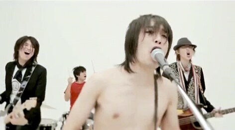 このビデオクリップは5月27日よりスペースシャワーTVでも放送予定。夜間の時間帯はオフィシャルサイトで公開されたものと同じバージョンを、昼間はある部分が異なるバージョンをオンエアする。