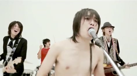 このビデオクリップは5月27日よりスペースシャワーTVでも放送予定。夜間の時間帯はオフィシャルサイトで公開されたものと同じバージョンを、昼間はある部分が異なるバージョンをオンエアする。