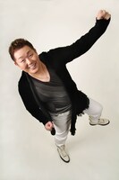 江原啓之はライブハウスツアー「おとたま・ことたま LIVE 2010」で昭和歌謡やフォークソングも披露するとのこと。