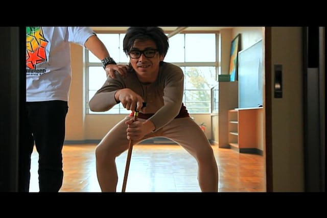 老人に扮した藤森慎吾（オリエンタルラジオ）。