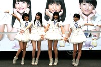 トラックの左右の絵柄はそれぞれ異なる。