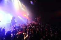 大きな盛り上がりを見せる会場の様子。この日の模様はSony Musicオフィシャルサイトにて生配信され、残念ながら抽選に漏れたファンを喜ばせた。