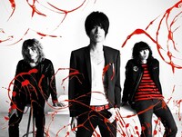 佐々木亮介（a flood of circle/写真中央）