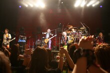 風弥が倒れるというハプニングが起こったこの日のライブ。「七色の花束を」の演奏後には、客席からは大きな拍手が起こった。