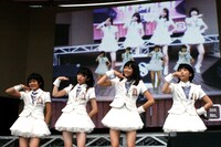 ARと融合したコラボで“12人”になったスマイレージ。