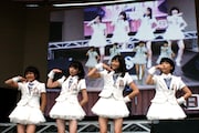 ARと融合したコラボで“12人”になったスマイレージ。