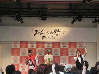 写真は5月29日、泉谷しげる・矢野きよ実主催のイベント「みんなの祭り 無礼講」にMEGARYUが参加した様子。
