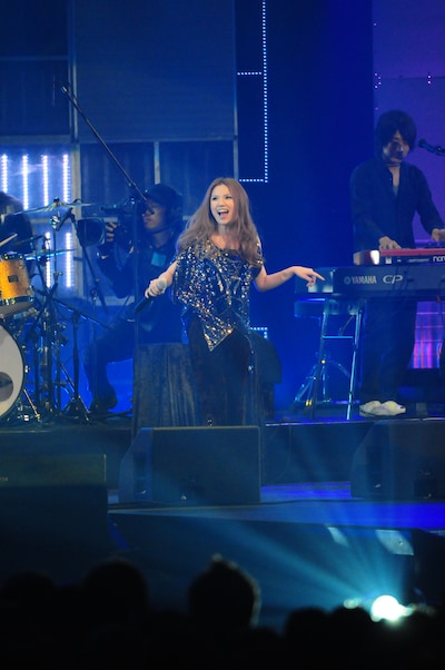 イベントの大トリを飾ったSuperflyのライブでは、「Alright!」と新曲「Roll Over The Rainbow」の2曲を披露。これが彼女にとって今年初ライブとなった（写真提供MTV JAPAN）。