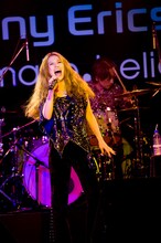 迫力満点のボーカルで集まった報道陣を圧倒したSuperfly。