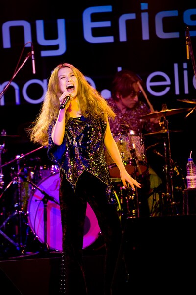 迫力満点のボーカルで集まった報道陣を圧倒したSuperfly。