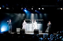 間奏でDJ FUMIYAにスポットが当たれば、RYO-Zが「フミラッチ IN THE MIX!!」とアドリブを声でかけるのも忘れない。