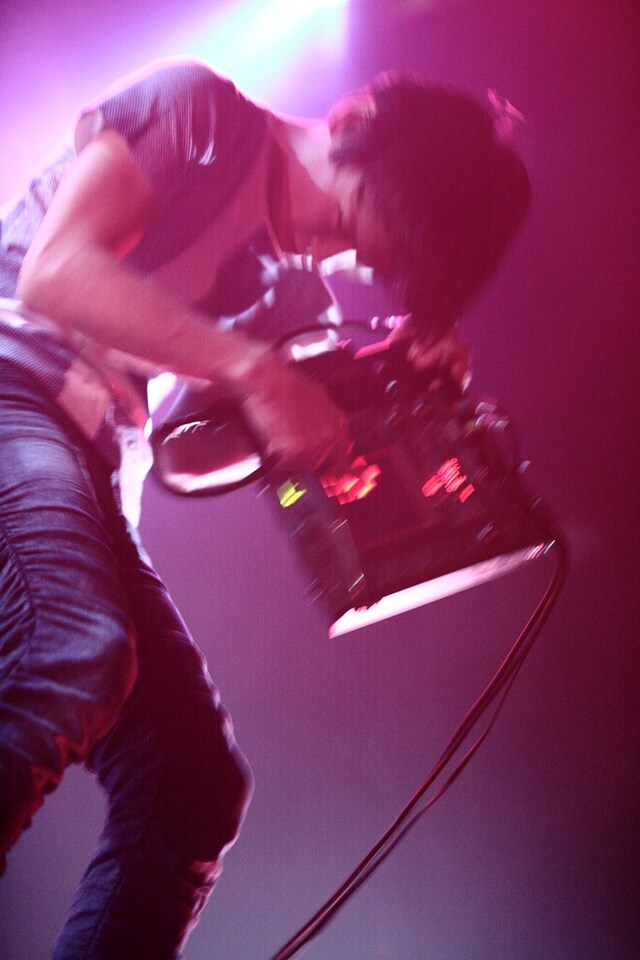 アンコール後「Twitter用に写真撮っていい？」と客席にカメラを向けた山口（写真）は、壮観な光景を目の前に「わぁ、すげぇ！」と思わず口にした（写真：石阪大輔（Hatos））。