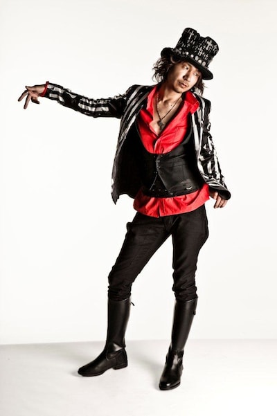 折り紙ヒコーキの世界記録挑戦、ダム放水大賞、鉄道マージャン東風線などさまざまな企画で「タモリ倶楽部」に出演しているKen。