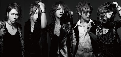 ソニー・ミュージックレコーズがヴィジュアル系バンドと契約するのは今回のthe GazettEが初とのこと。