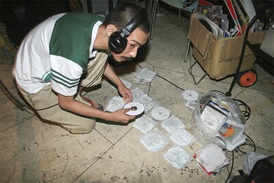 アルバムのジャケットデザインは今のところ未定だが、外箱付きの三方背ジャケットになるとのこと。