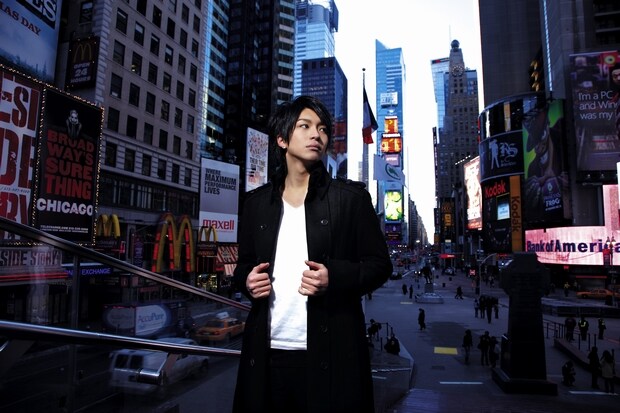 松下優也は、人気ファッションイベント「神戸コレクション 2010 AUTUMN/WINTER」の公式テーマソングを歌うゲストアーティストに決定。