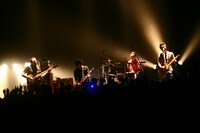 満員のCOASTを熱狂させたthe band apart。夏には「KESEN ROCK FESTIVAL」「ROCK IN JAPAN FESTIVAL」などへの出演も決定しているので、ツアーに参加できなかった人はこちらを楽しみにしておこう。