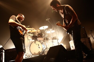 ハーフパンツで登場した原はMCで「友達に最近『脚やせたね』って言われるんですけど、昔から脚は細いんですよ」と話し、笑いを誘っていた。