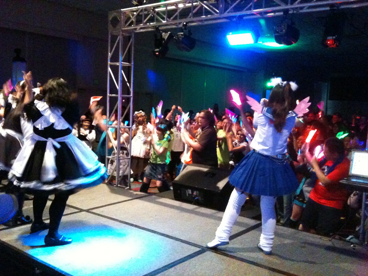 高まりを抑えきれないモモイストたち。