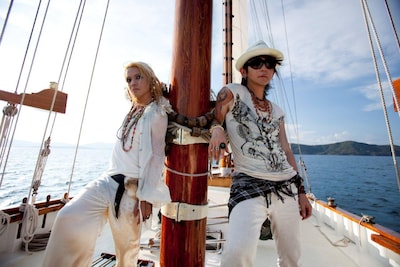 昨年8月に行われた「JACK IN THE BOX 2009 SUMMER」に、それぞれVAMPS（写真）と清春ソロとして出演した2組。ラストのセッション時にはHYDEと清春が同じステージに立ち、大きな話題となった。