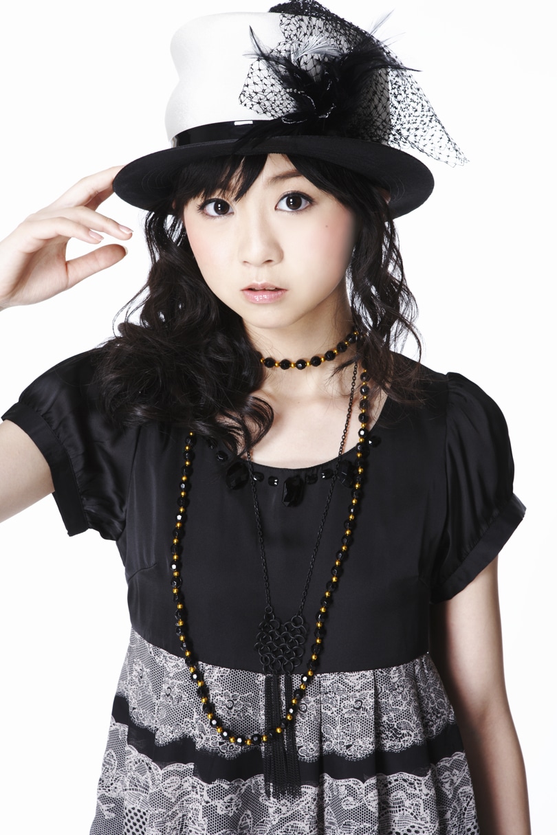 小川真奈はキャナァーリ倶楽部としても、8月4日にニューシングル（タイトル未定）をリリース。