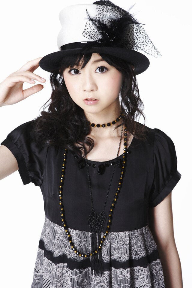 小川真奈はキャナァーリ倶楽部としても、8月4日にニューシングル（タイトル未定）をリリース。