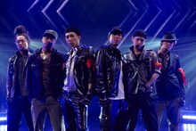 CHEMISTRY＋Synergyの6人。左からChihiro、Dee、堂珍嘉邦、川畑要、Rui、Keito。なお、6月19日からニューシングルの先行試聴がスタートする。