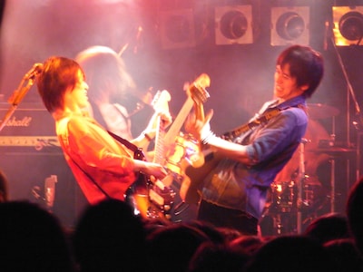 本編終了後、アンコールを求める拍手にあわせて沸き起こったのは、長崎のライブやコンサートではおなじみの「もってこい！」コール。長崎弁で「戻ってこい」という意味の言葉を初めて聞いた光村は「今の何て言ったの？」と、ファンから方言講座を受ける場面も。