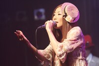 ナタリーPower PushではTiaraのインタビューを掲載中。デビューに至るまでの経緯や、アルバム「Message for you」に込めた思いを語っている。